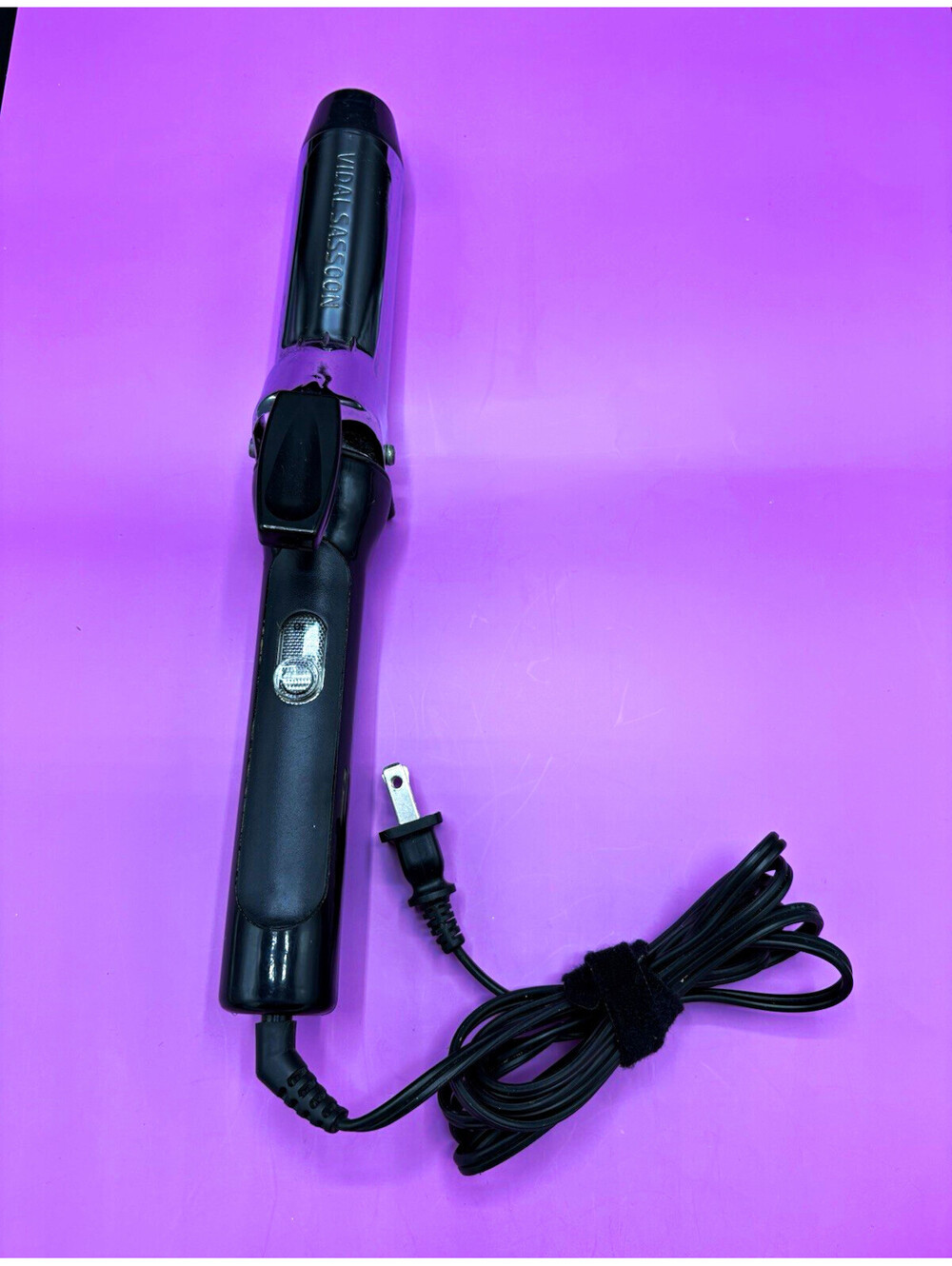 Vidal Sassoon VS19 1 in Curling Iron Black Low/High 2 Heat Settings 120V